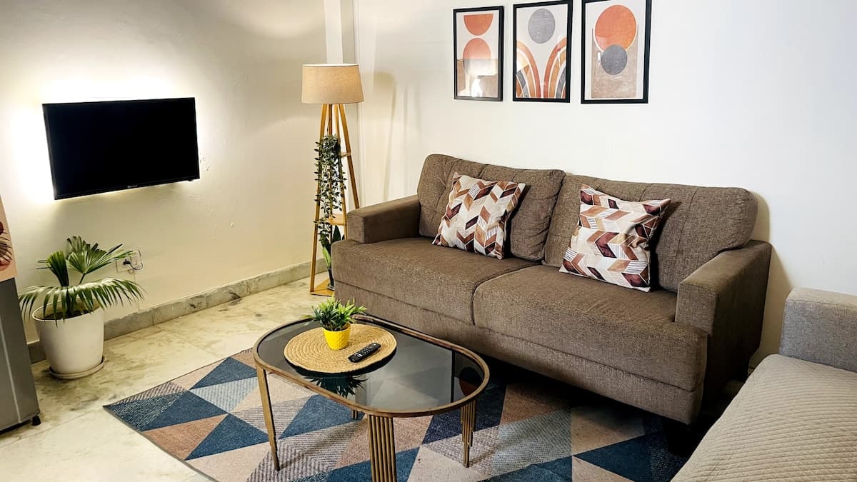 Elegant 2BHK Home | 900meter To Medanta | Gurgaon